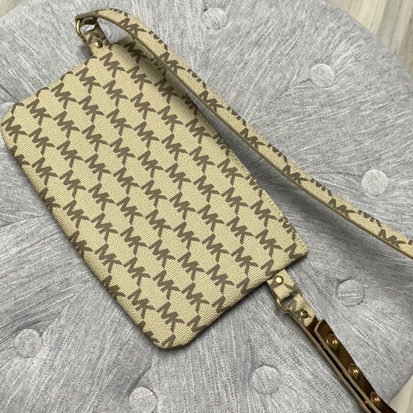 Michael Kors Monogram belt bag/ Fanny pack/bum bag - Picture 2 of 2